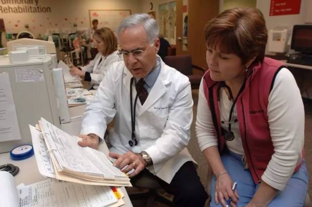 循证赋能育新苗聚力提质启新程——南岸区小学教育质量循证改进专家指导反馈会圆满召开(图1)